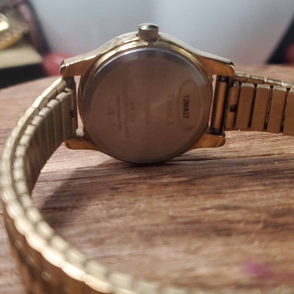 B3226 timex gold tone‎ quartz watch stretch wristband unisex needs batteries - Picture 3 of 3